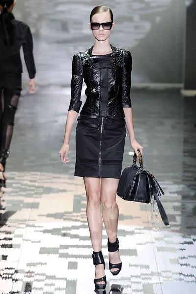 Look 32